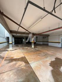 37 - Garagem/estacionamento