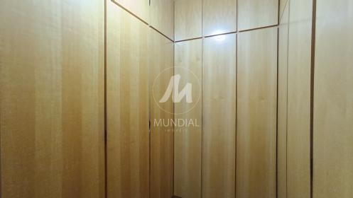 16 - Closet