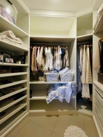 22 - Closet