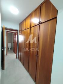 10 - Closet