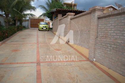 15 - Garagem/estacionamento