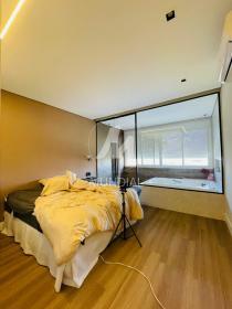 25 - Suite