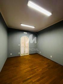 20 - Dormitorio