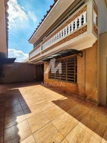 3 - Garagem/estacionamento