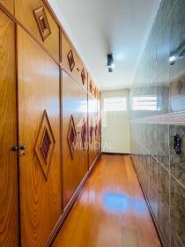 32 - Closet