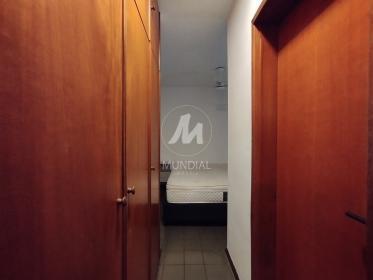 10 - Closet