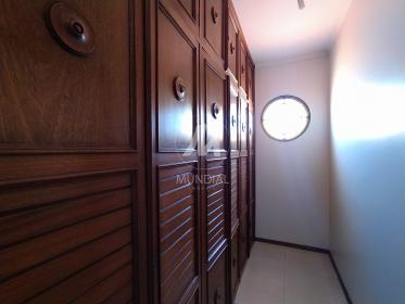 23 - Closet