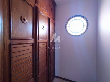 34 - Closet