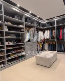 11 - Closet