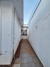 26 - Quintal/corredores