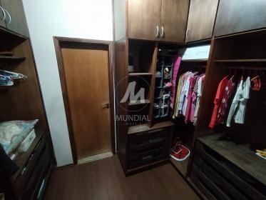 24 - Closet