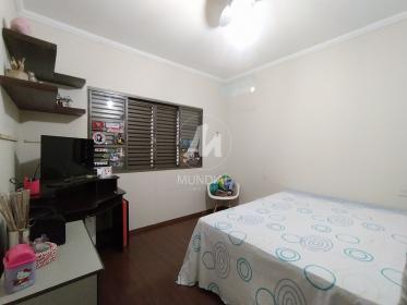 26 - Dormitorio