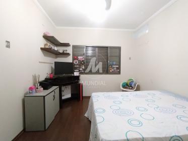 27 - Dormitorio