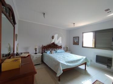 18 - Dormitorio