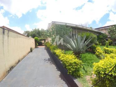 3 - Garagem/estacionamento