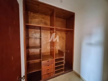 13 - Closet