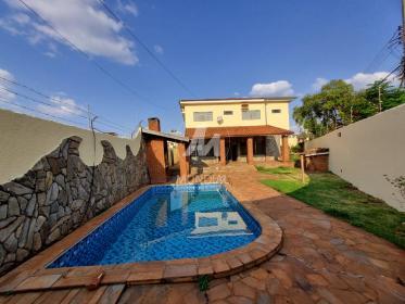 18 - Piscina