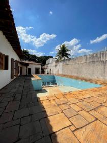 25 - Piscina