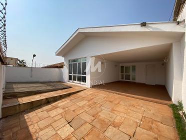 1 - Garagem/estacionamento