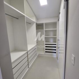 18 - Closet