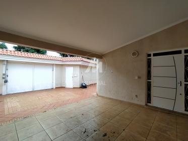 26 - Garagem/estacionamento