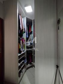 18 - Closet