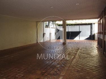 33 - Garagem/estacionamento