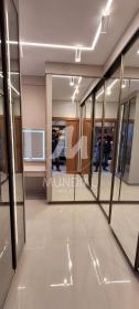 21 - Closet