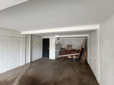 31 - Garagem/estacionamento