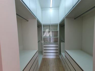 11 - Closet