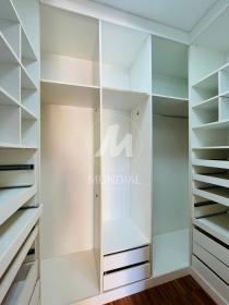 35 - Closet
