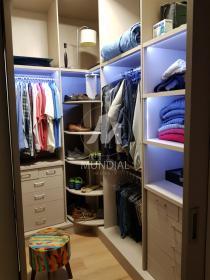 17 - Closet