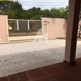 13 - Garagem/estacionamento