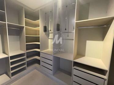 23 - Closet