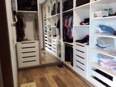 23 - Closet