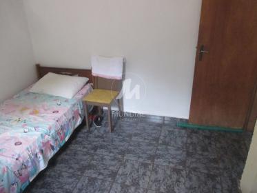 12 - Dormitorio