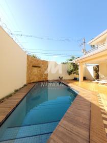 23 - Piscina