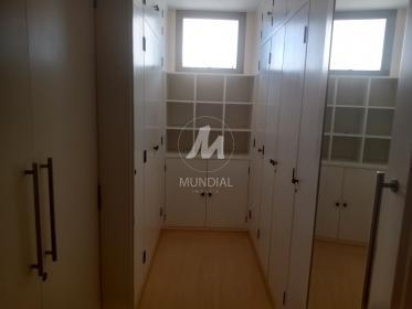 18 - Closet