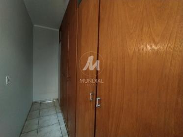 16 - Closet