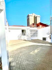 1 - Garagem/estacionamento