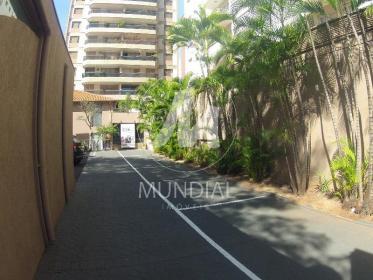 4 - Garagem/estacionamento