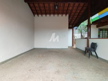 24 - Garagem/estacionamento