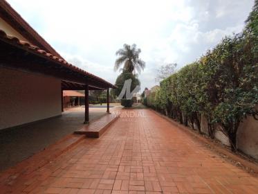 25 - Garagem/estacionamento