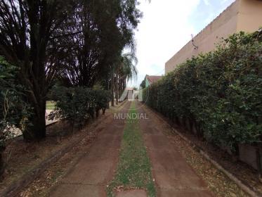 26 - Garagem/estacionamento