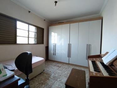 20 - Dormitorio