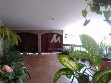 4 - Garagem/estacionamento