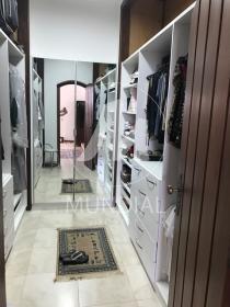 12 - Closet