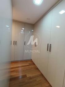 23 - Closet