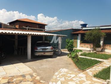 2 - Garagem/estacionamento