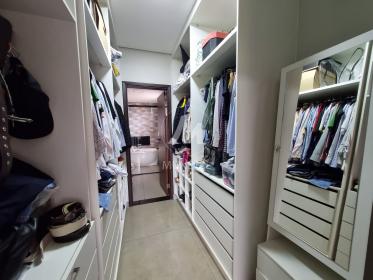 9 - Closet